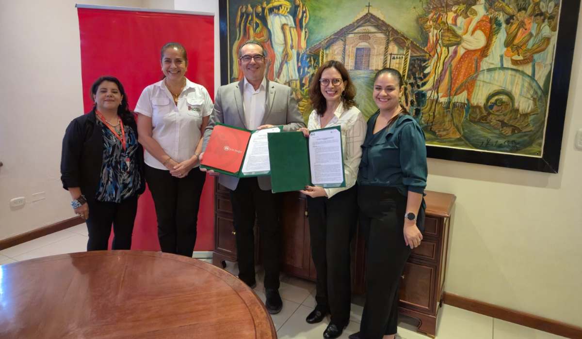 Pro Mujer suscribe convenio de cooperación con la Gobernación de Santa Cruz