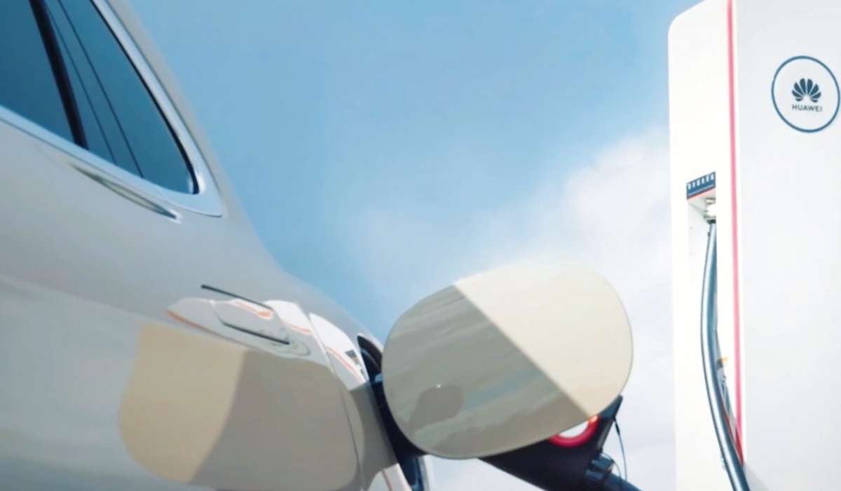 Nepal aprovecha la energía solar para su primera estación de carga eléctrica