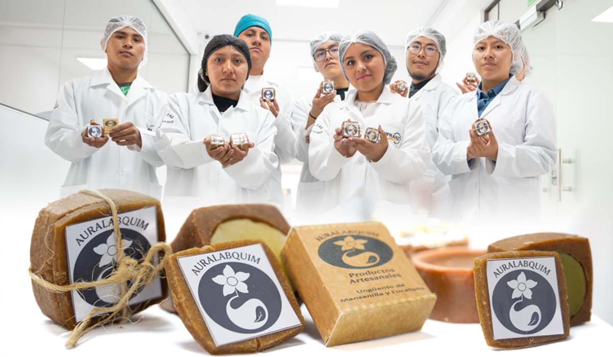 Universitarios desarrollan envases de bioplástico a base de avena