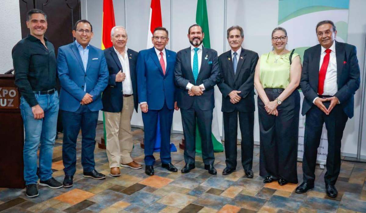 Cámara Binacional Boliviana Paraguaya y Juventud Empresa celebraron en Fexpocruz 2025