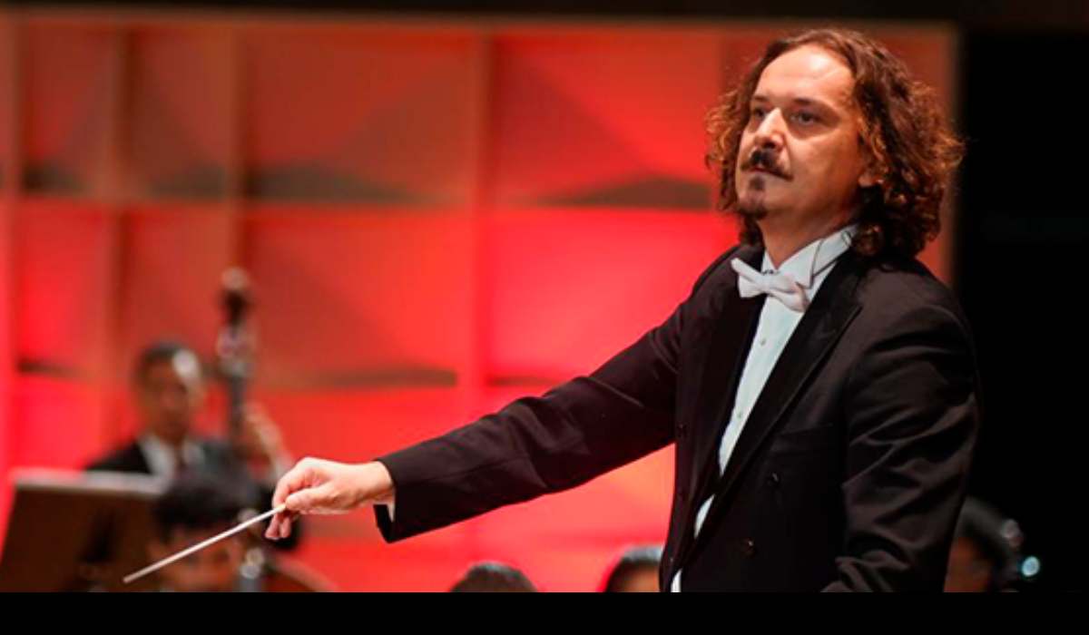 La Orquesta de Santa Ana de Velasco se presenta en Santa Cruz junto al director Gil de Gálvez