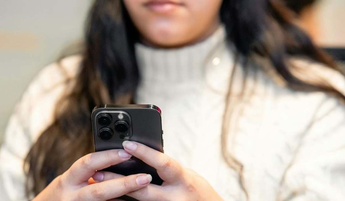 La IA y el anonimato alimentan el avance de la violencia digital contra las mujeres
