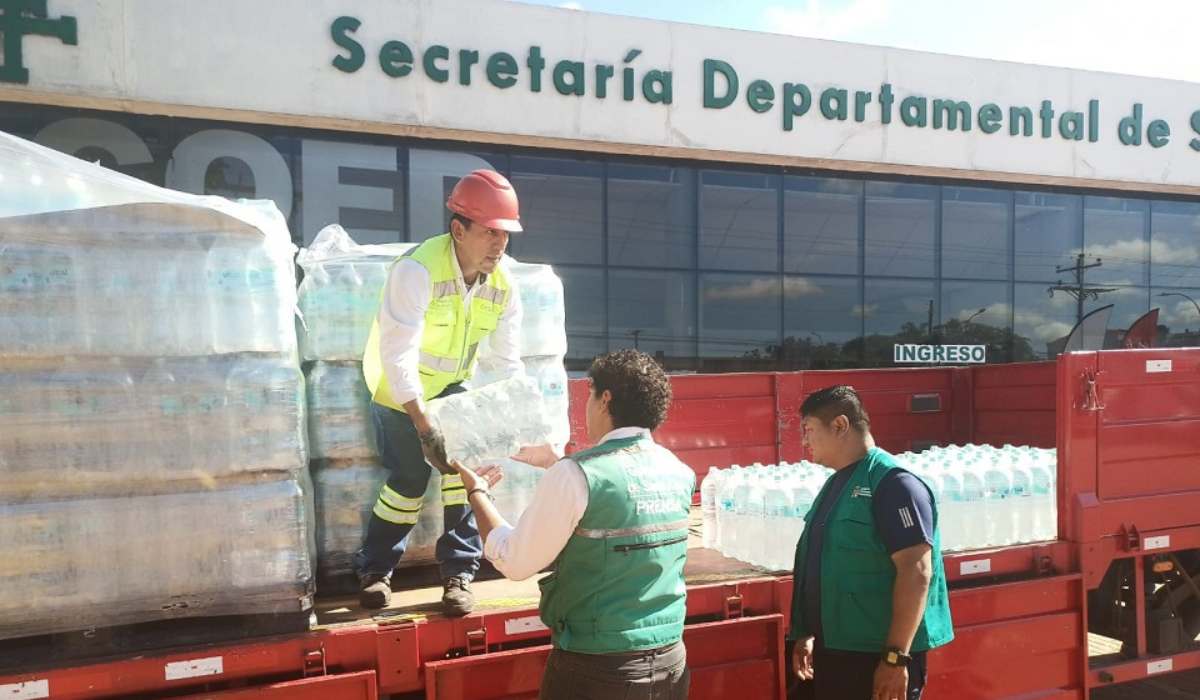 Embol entregó agua y bebidas hidratantes para damnificados de Samaipata