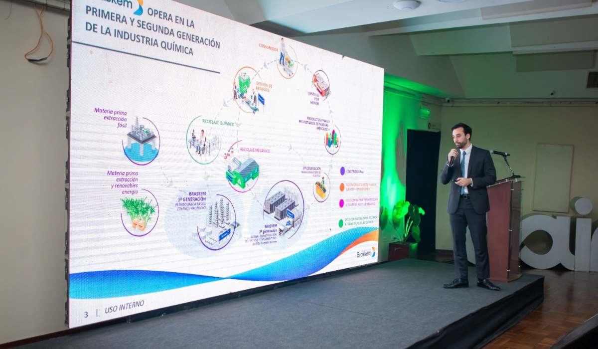 Expertos analizan el rol del plástico y los desafíos que implica para Bolivia