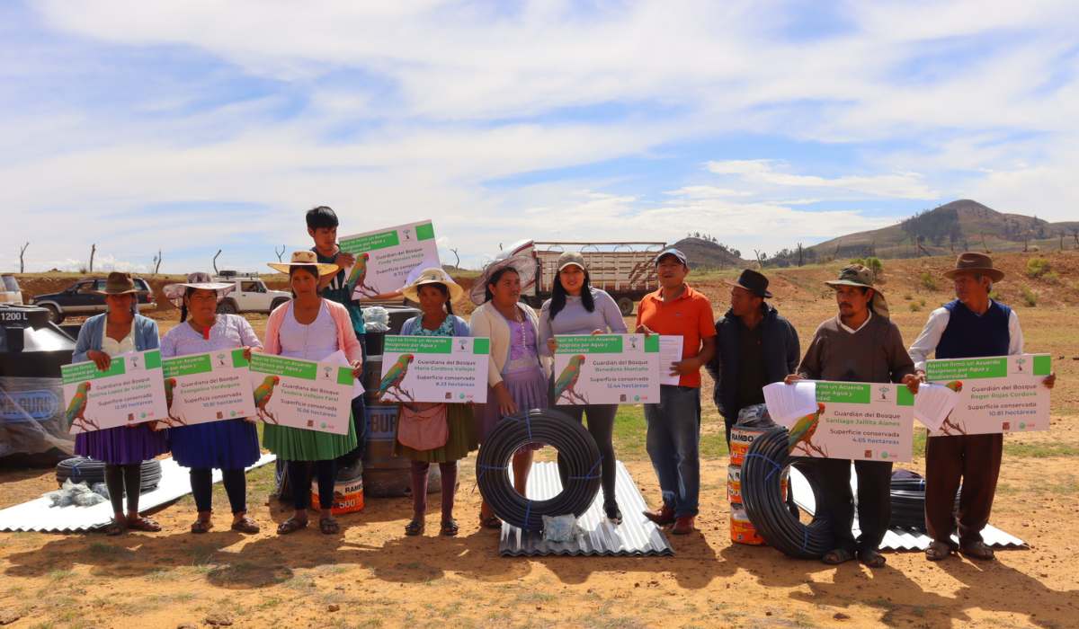 La Paraba Frente Roja ya tiene sus guardianes en los valles bolivianos