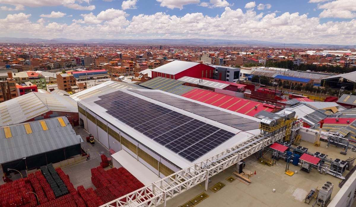 Embol inaugura sistema de energía solar en su planta de El Alto