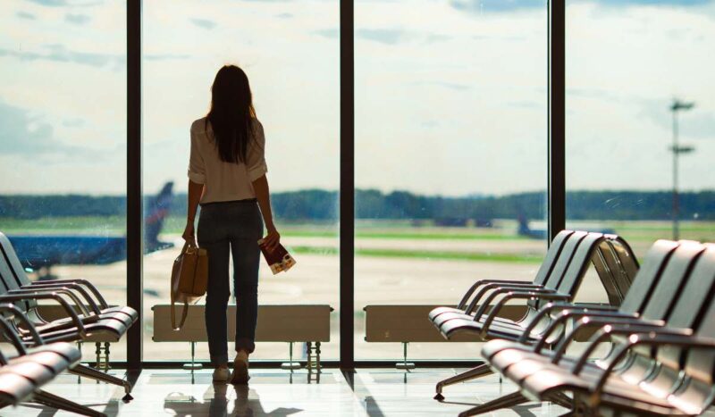 Pasajeros anónimos de un no-lugar