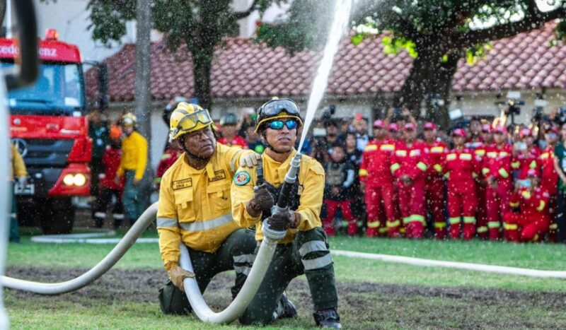 Japón dona cuatro carros bombero y otros equipos para apoyar la lucha contra los incendios forestales