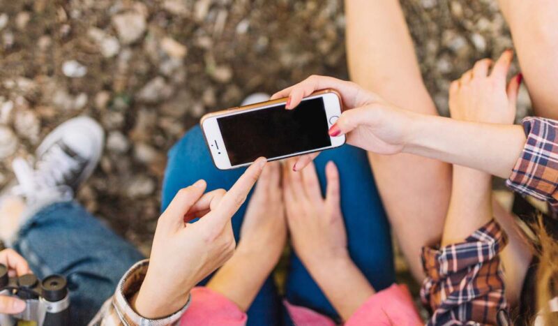 Los finlandeses siguen siendo los más felices, mientras la ansiedad y las redes complican a los jóvenes