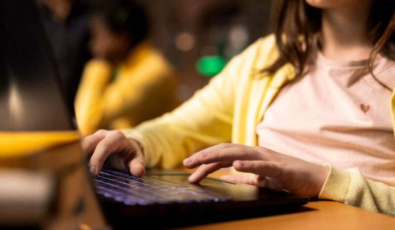 América Latina avanza en la digitalización de la educación, pero aún no logra transformarla